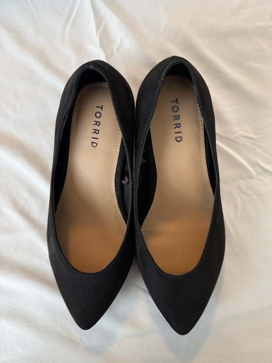 Torrid Shoes - Torrid Black Suede Pointed Toe Block Heel Pump WW 8.5